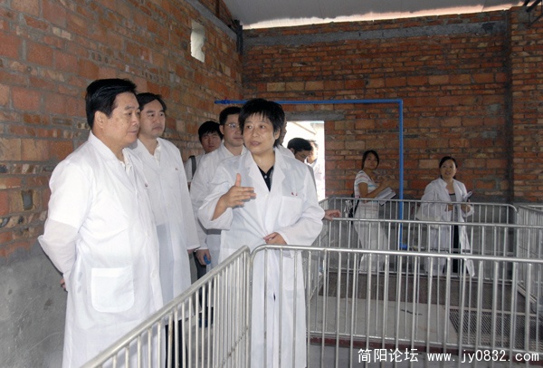 蒋巨峰省长调研简阳现代畜牧业发展 (1).JPG
