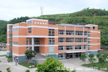 学生餐厅.jpg