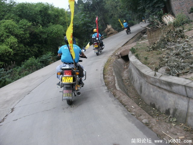 前住董家埂的路上