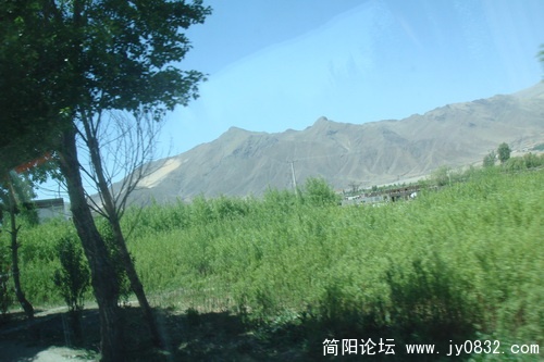 流淌的拉萨河_调整大小.JPG