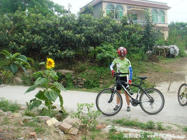 思考下，是推呢还是骑上这个坡坡