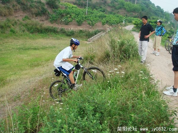 两帅哥比一比