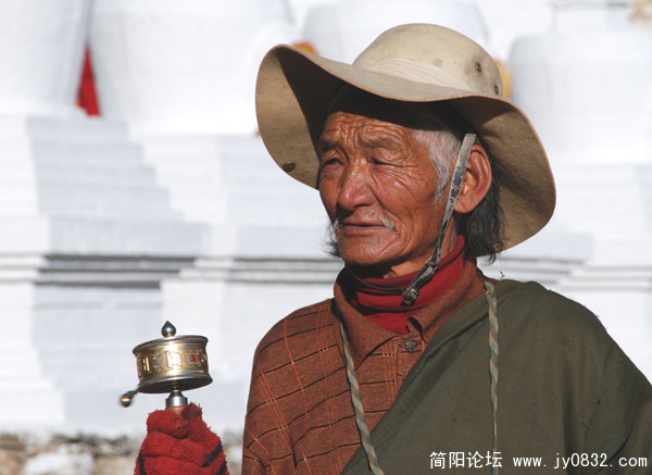 藏族老人.1.jpg