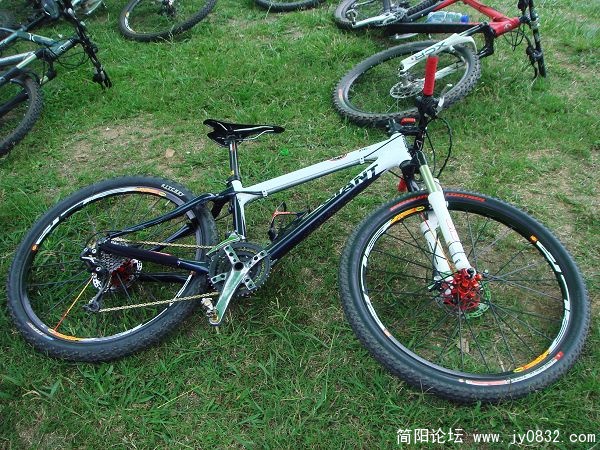 昂贵的参赛车辆！5。。。。