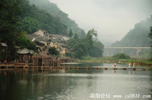 依山傍水.JPG
