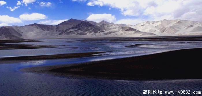 新疆白沙湖.jpg