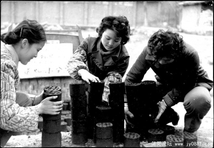 我眼里的共青团员(摄于83年5.4）.jpg