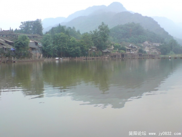 河两边都是古镇