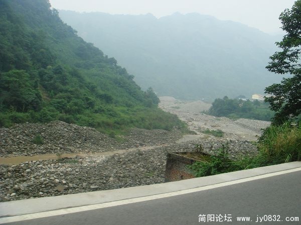 开始进入山区了。
