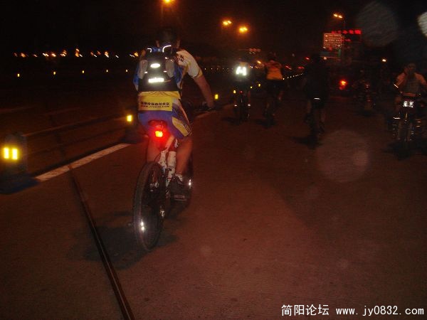 夜骑都江堰。感觉不错！