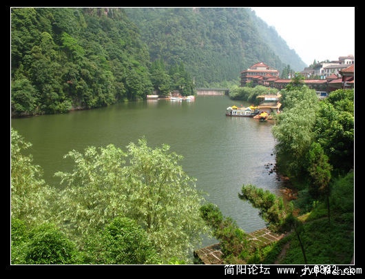 龙潭湖1.jpg