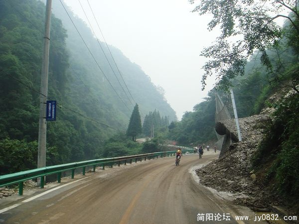 塌方随处可见