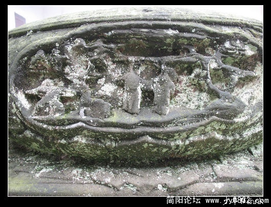 会龙庄 传说中华表的底托石雕.jpg