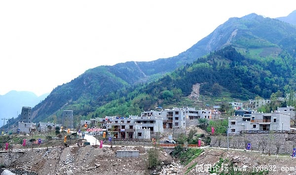 凤凰涅槃（北川吉娜羌寨的新生）.jpg