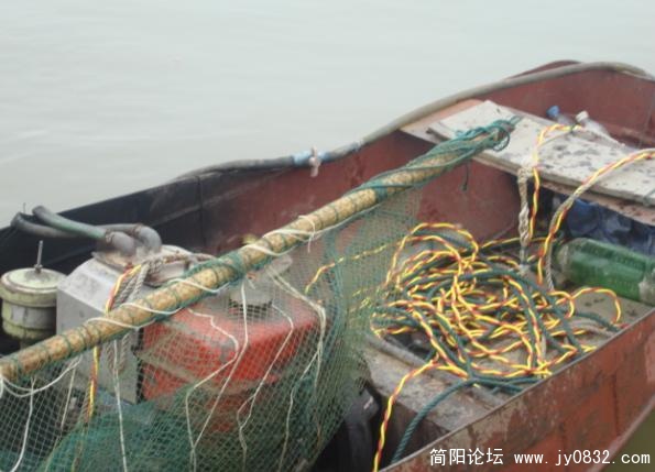 违法船只及工具.jpg