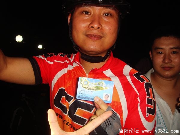 还有澳门大学的学生证为证。货真价实啊！