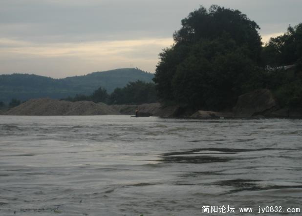 可疑的船只.jpg