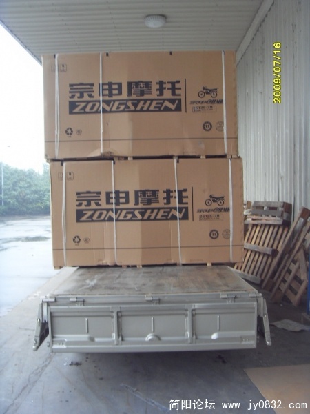 叉车 装车中