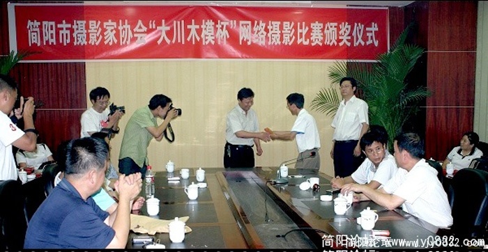 3.颁奖.jpg