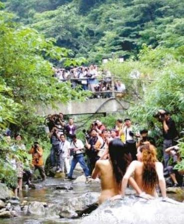 naked090727.jpg