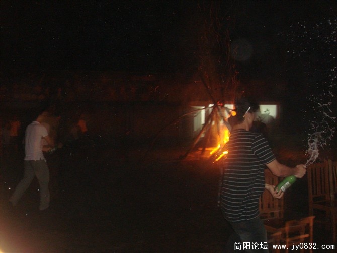 狂欢.jpg