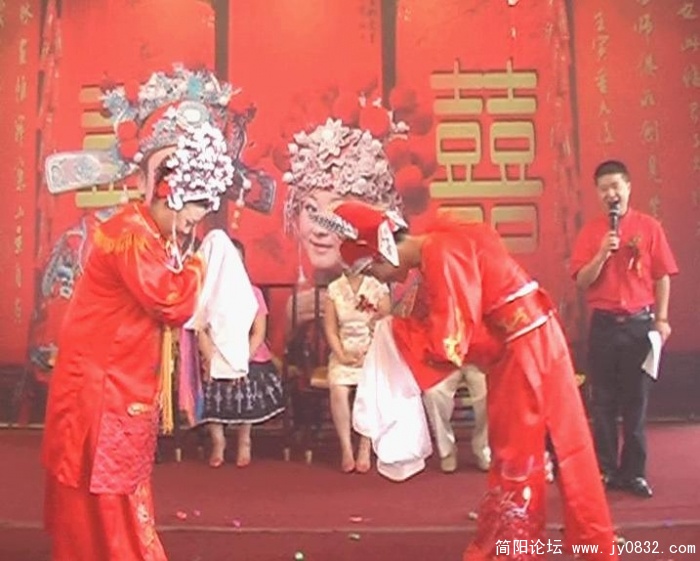 中式婚礼主持中.jpg