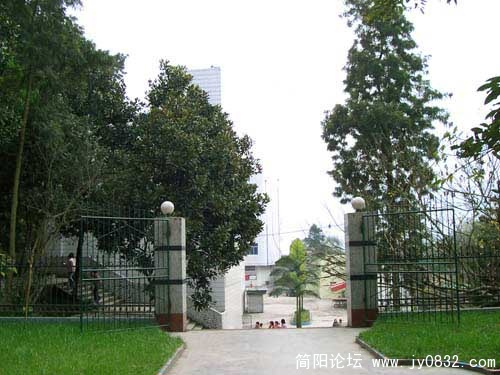 四合院门口.jpg