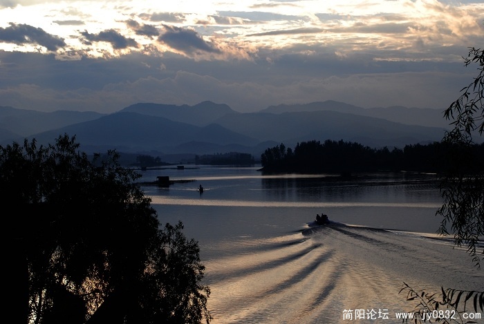 湖光山色.1.jpg