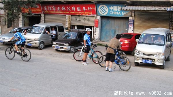 到石桥了.整理队伍,继续上路.
