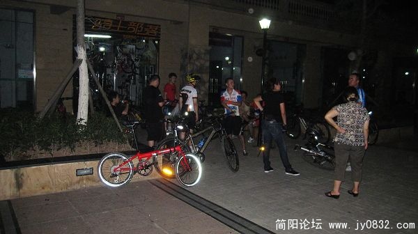 回来后大家还小坐了一下,谈了谈今天的感受.