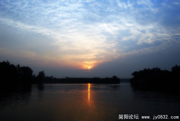 日出(三岔湖)   路涛.jpg