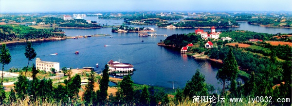 “人间瑶池”－龙泉湖  徐有为 (2).jpg