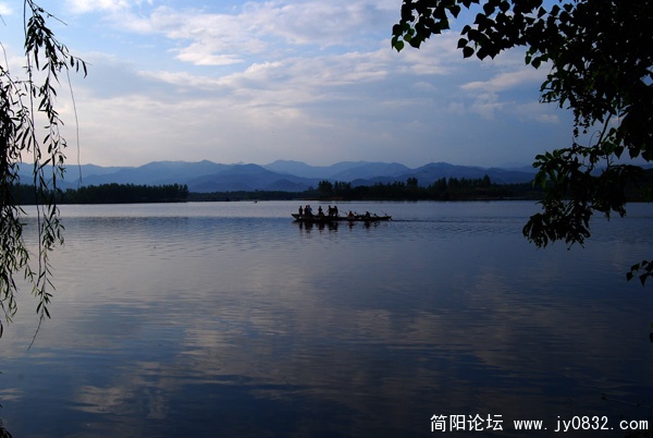 出航(三岔湖)  路涛.jpg