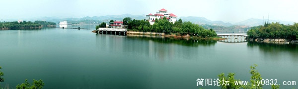 “人间瑶池”－龙泉湖  徐有为 (1).jpg
