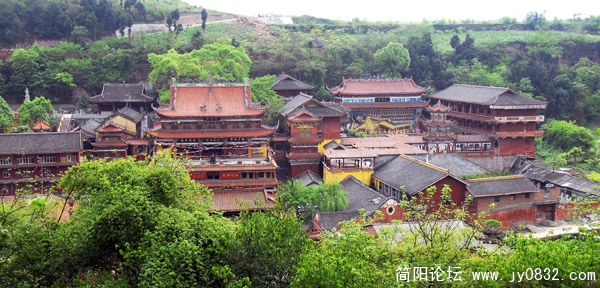 简阳市弥陀寺全景  徐有为.JPG
