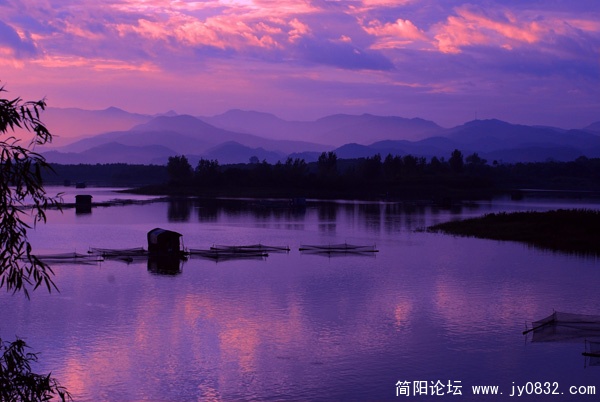 湖光山色(三岔湖)   路涛.jpg