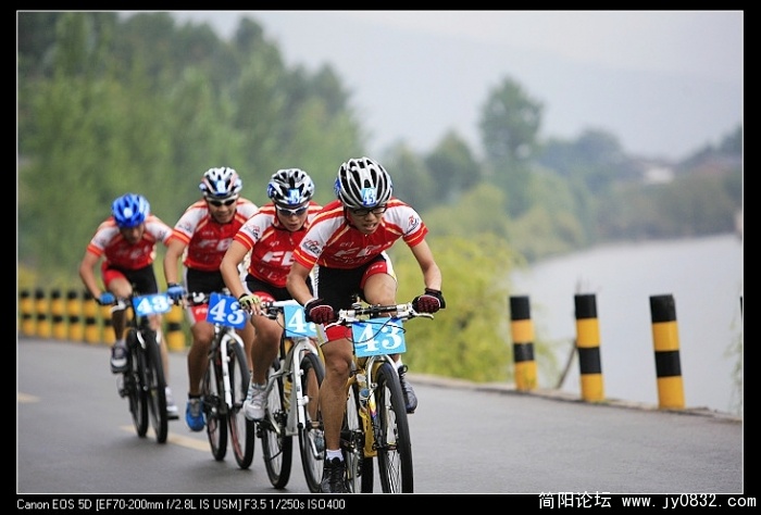 0908191303e68e1d9f89da60c2[1].jpg
