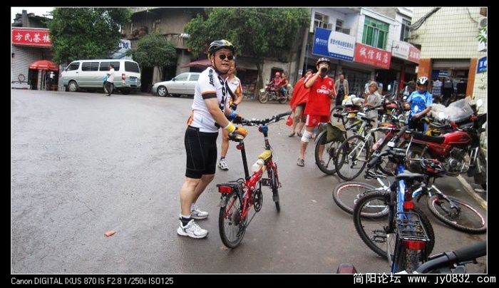 茶店了!大家已经筋疲力尽了!前面还有大山还没有上呢!