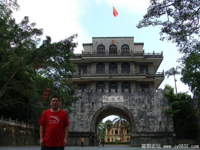这就是中国有名的友谊关了！