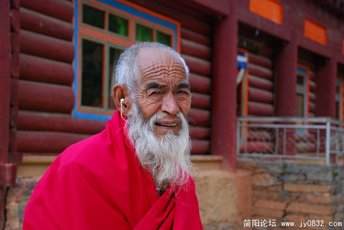寿灵寺原来的住持老喇嘛