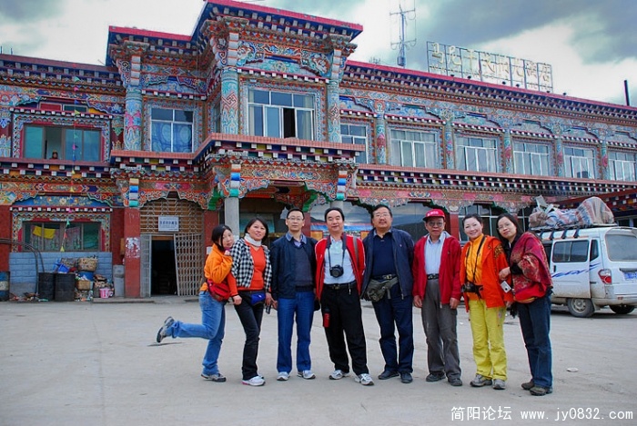 当晚入住海拔3883米的中国西部牛仔城马尼干戈帕尼酒店，这里老外来玩的也很多。