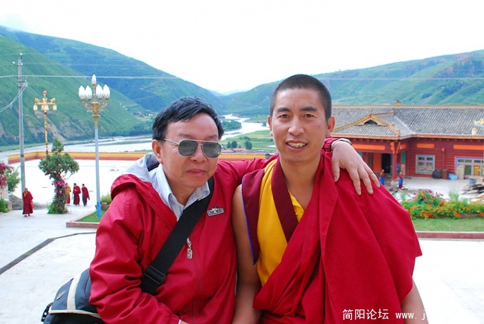 新结交的“益西”喇嘛，属中专毕业，普通话极好。