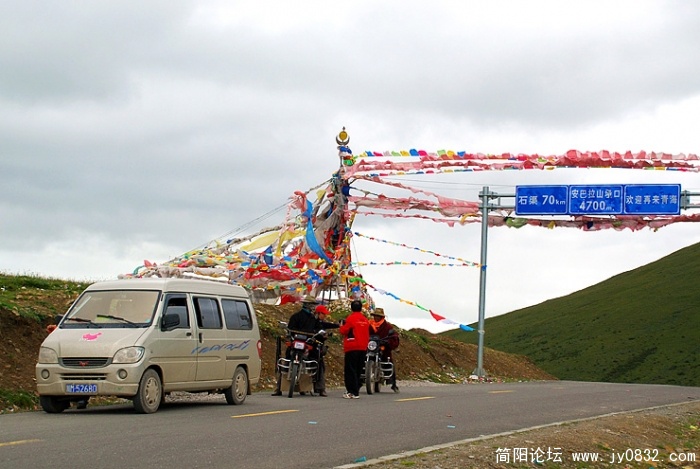海拔4700米的安巴拉山口，翻过这山口，就是青海了！（下篇“青海篇”再见！）