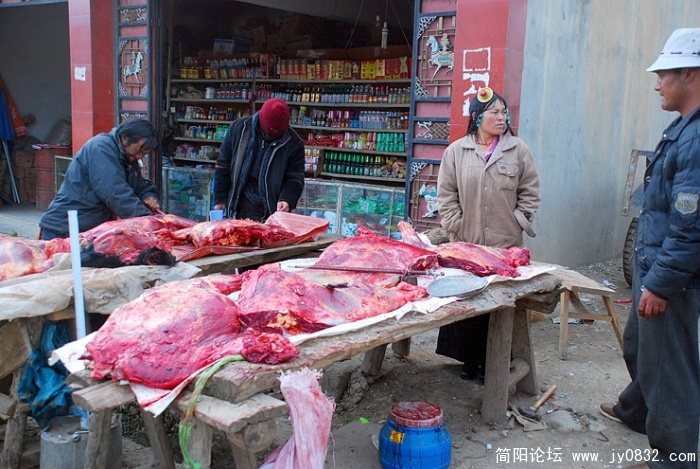 牛肉摊（14元/ 斤，据说和简阳价差不多）