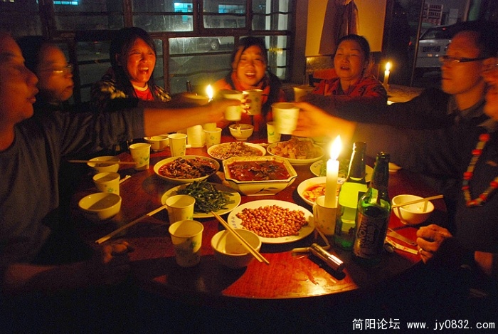玉树的“烛光晚餐”充满了浪漫情调