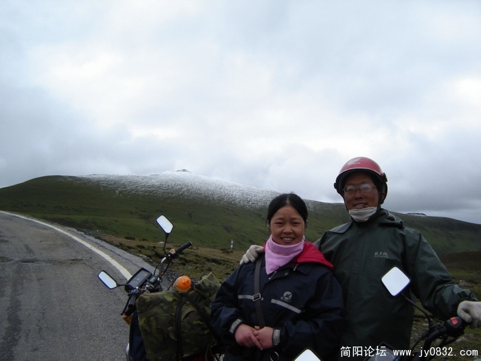 080813085我与妻在海子山.jpg