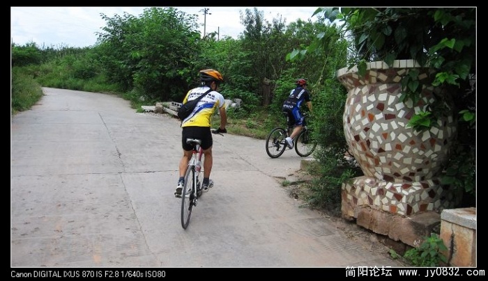 进入环湖小路