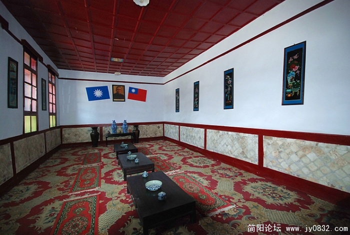 墙面镶有玉石的会议厅