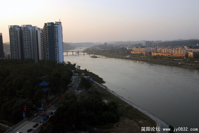 俯瞰简阳市一江两岸美景 (3).JPG