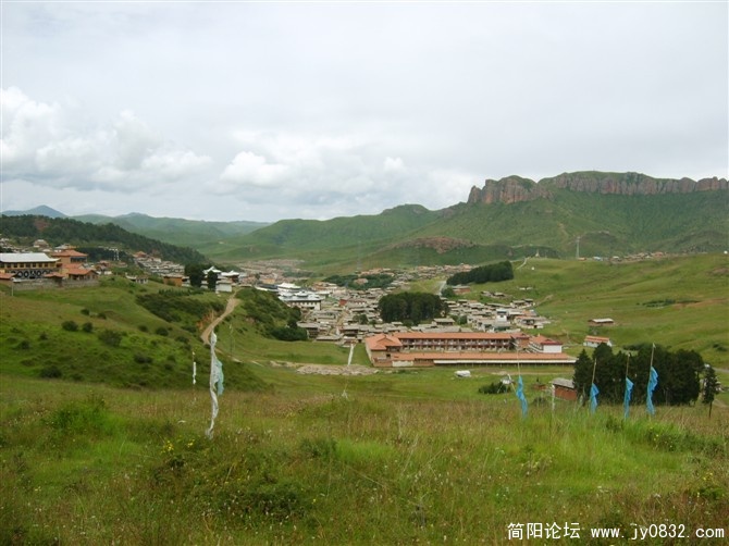 鸟瞰郎木寺乡